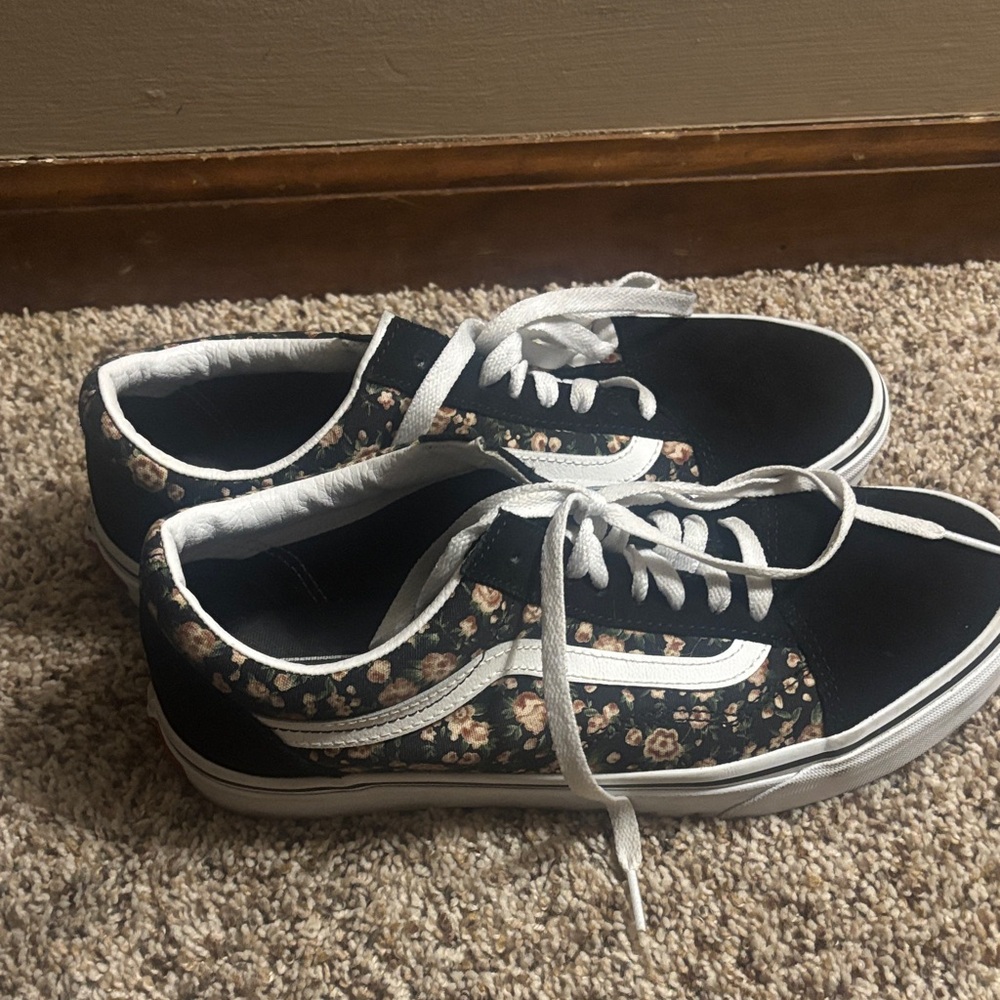 Vans Women's Black and Floral Pattern Sneakers
